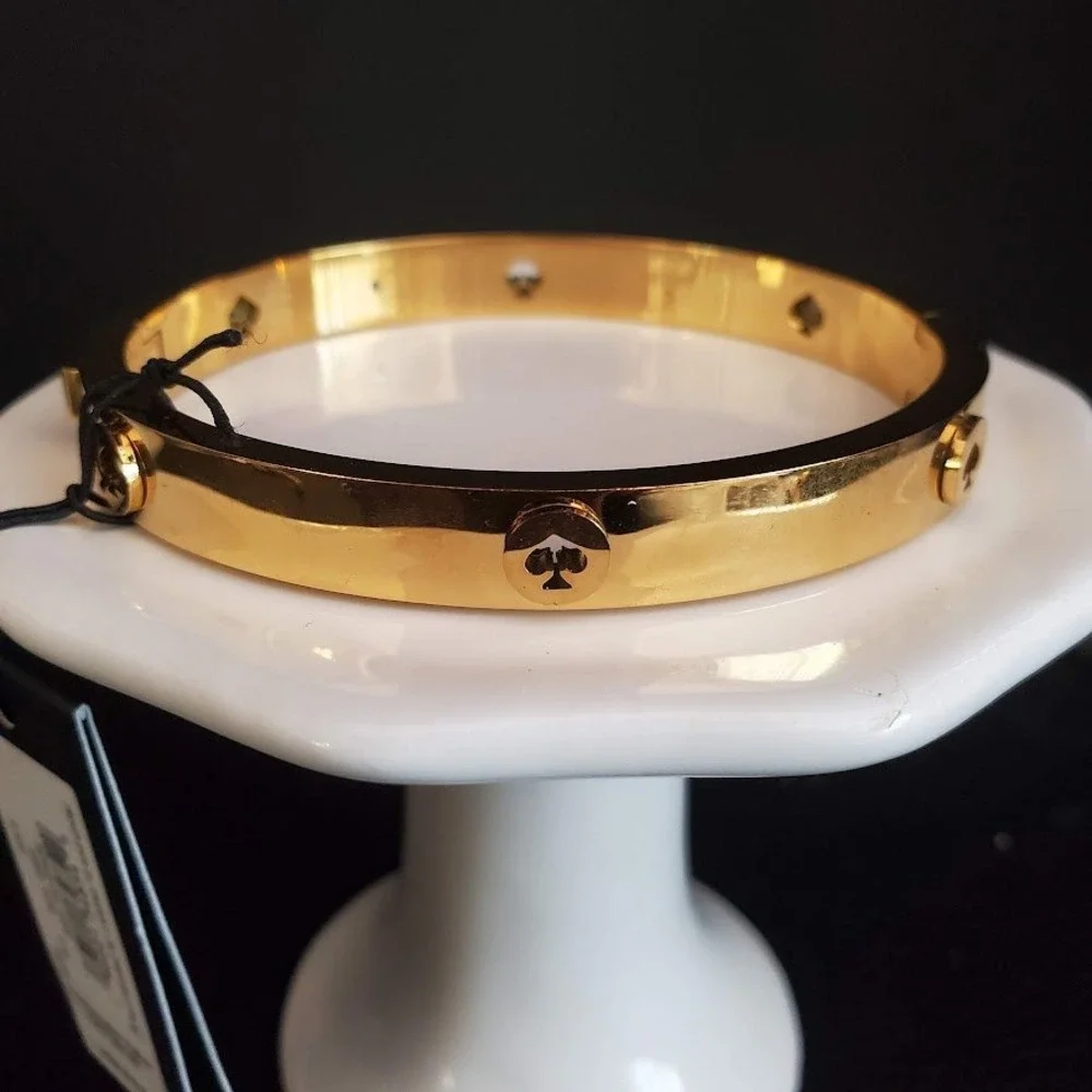 Kate Spade New York Spot the Spade Cut Out Hinged Bangle Gold Plate NWT - Picture 2 of 9